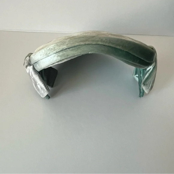 Vintage 1960s Ladies' Mint Green Blue Velvet Pillbox Side Bows Close Hat - Picture 8 of 15